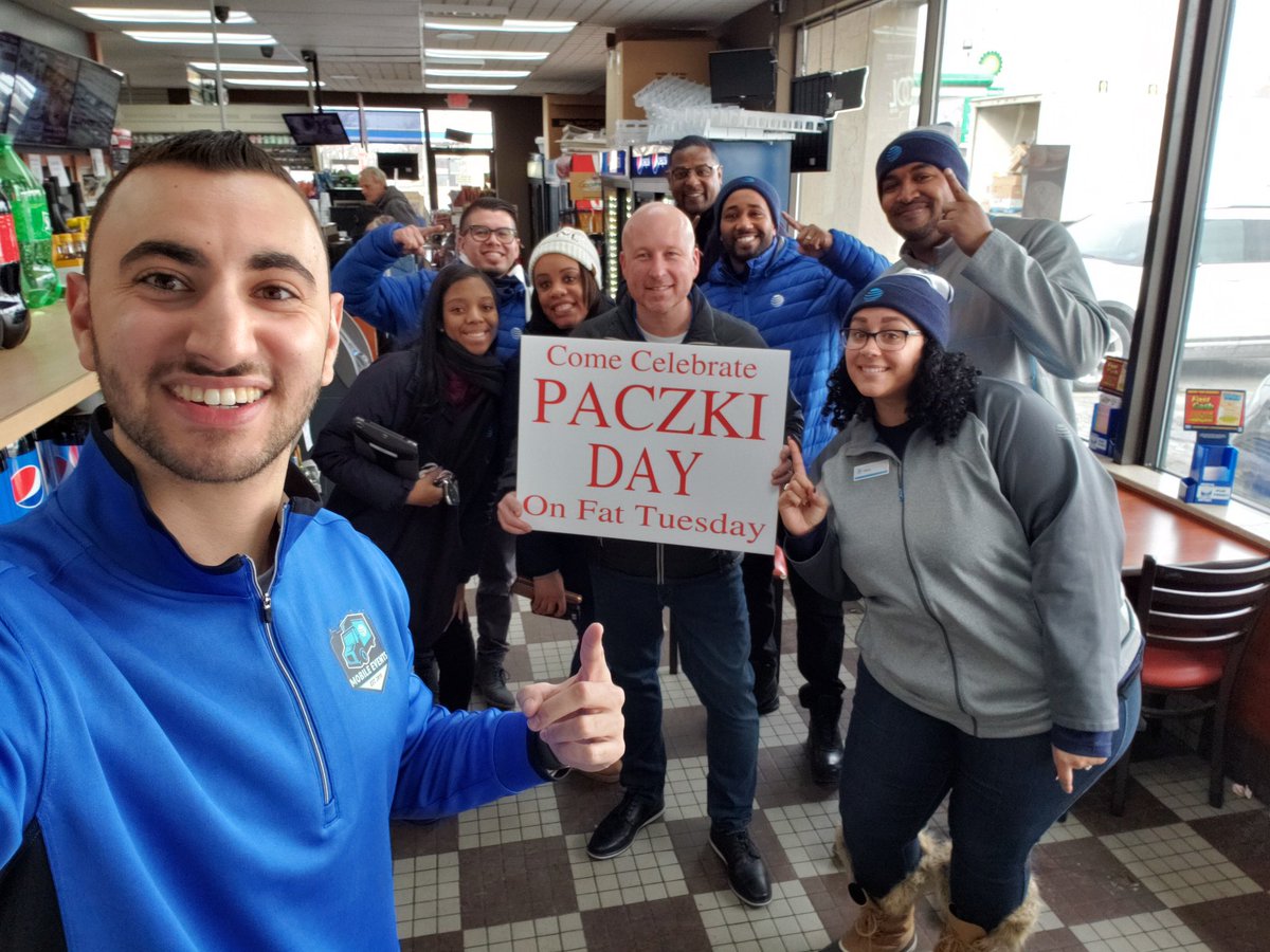 Fat Tuesday with the team! <a href="/Michellecpoole/">Michelle Poole</a> <a href="/SeldonWilliams/">Seldon</a> @Agustin1Chicago <a href="/Samer_Kawash/">Samer Kawash</a> <a href="/burt624/">GBurtGLM</a> <a href="/SWilliamsGLM/">Shannon Williams</a> <a href="/shawnglinski/">Shawn Glinski</a> <a href="/CherieDBerry/">Cherie Davidson</a> @OliviaLeGLM #PaczkiDay #fattuesday #weareglm #thekingdom #PaintCentalBlue