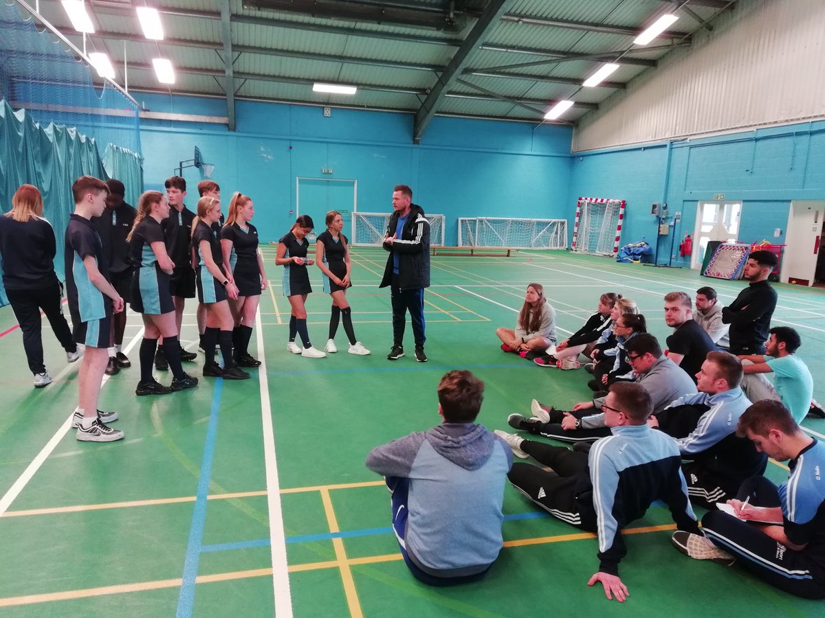 StMarysOutreach's tweet photo. Getting active today with @RavensbourneSch Year 9 students who are all think of taking sport further! Big shout out to @PhysEd_SportYD team and their students for putting on a great session for their visit! #pre16 #Collaboration #sport #outreach https://t.co/QIt41w3g1F