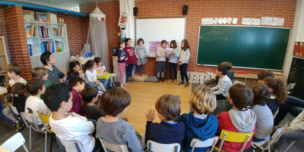 FGNeus's tweet image. A #2PRI fem #exposicions sobre els #5sentits. A poc a poc aprenem a parlar davant del públic! #oralitat