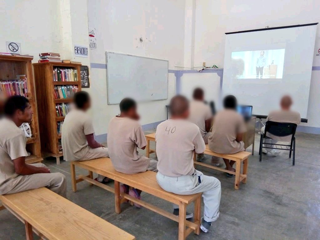 SprsGobOax's tweet photo. #CREPPSI realizó plática y proyección sobre la protección integral de los derechos humanos y el respeto a hacia las Mujeres, con la participación activa de 15 Personas Privadas de Libertad. @UnidadGnro_SSPO @PREVENCION_SSPO https://t.co/PEkq5AYvYP