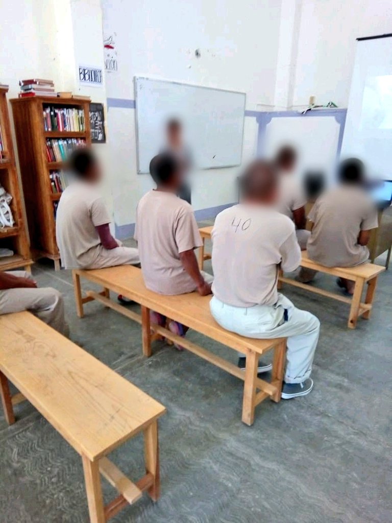 SprsGobOax's tweet photo. #CREPPSI realizó plática y proyección sobre la protección integral de los derechos humanos y el respeto a hacia las Mujeres, con la participación activa de 15 Personas Privadas de Libertad. @UnidadGnro_SSPO @PREVENCION_SSPO https://t.co/PEkq5AYvYP