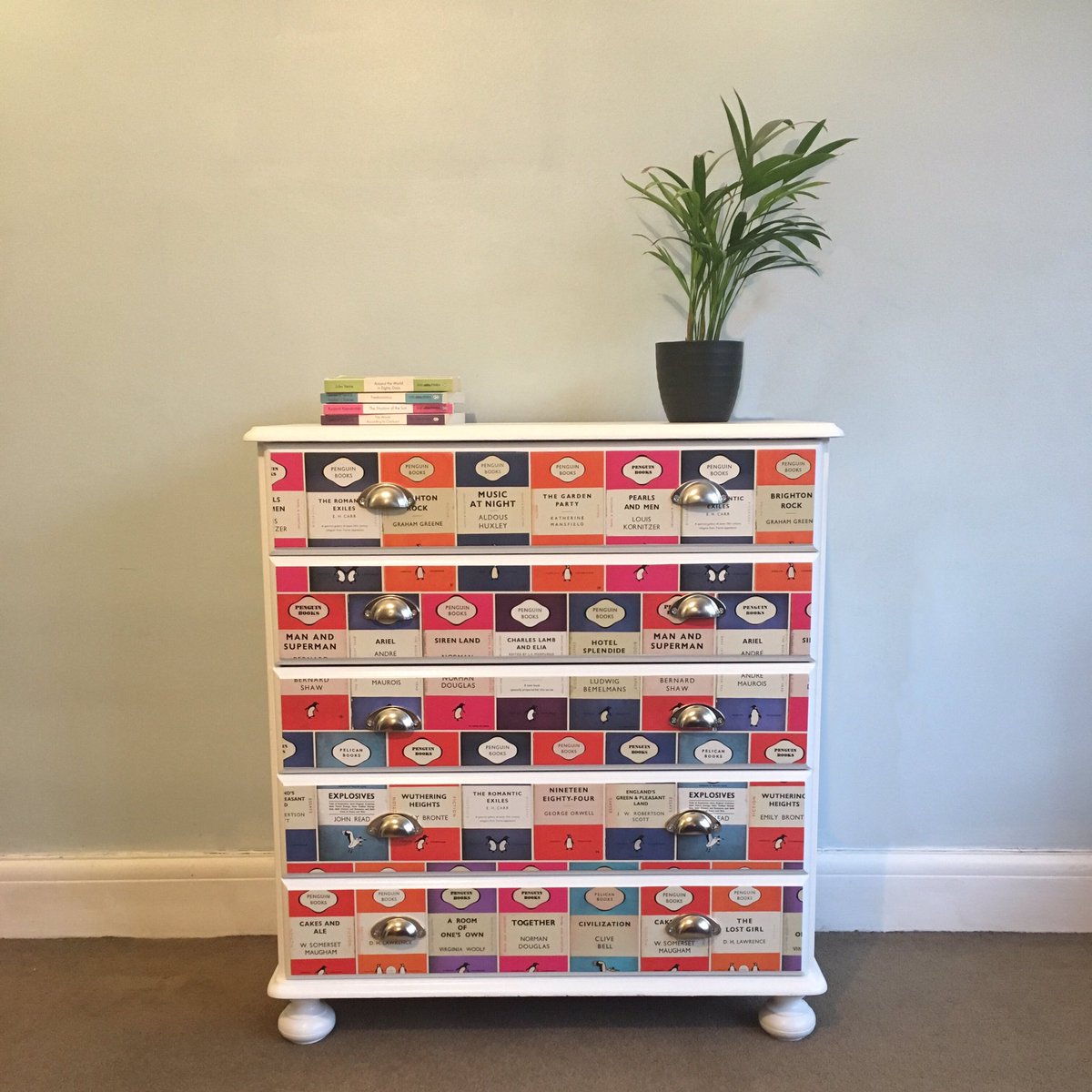 TheHouseofUp's tweet photo. What a great line-up we had last week for the #UpcycledHour #Top3RTdImage. No 1 was @dollydiditLDN, No 2 @SueGifford1 and joint No 3 was our #USA cousin @tagsalegirl and @ColourMeKT ... who will be running down the red carpet tonight? Join us at 8 and find out! https://t.co/8jgsQtMzov