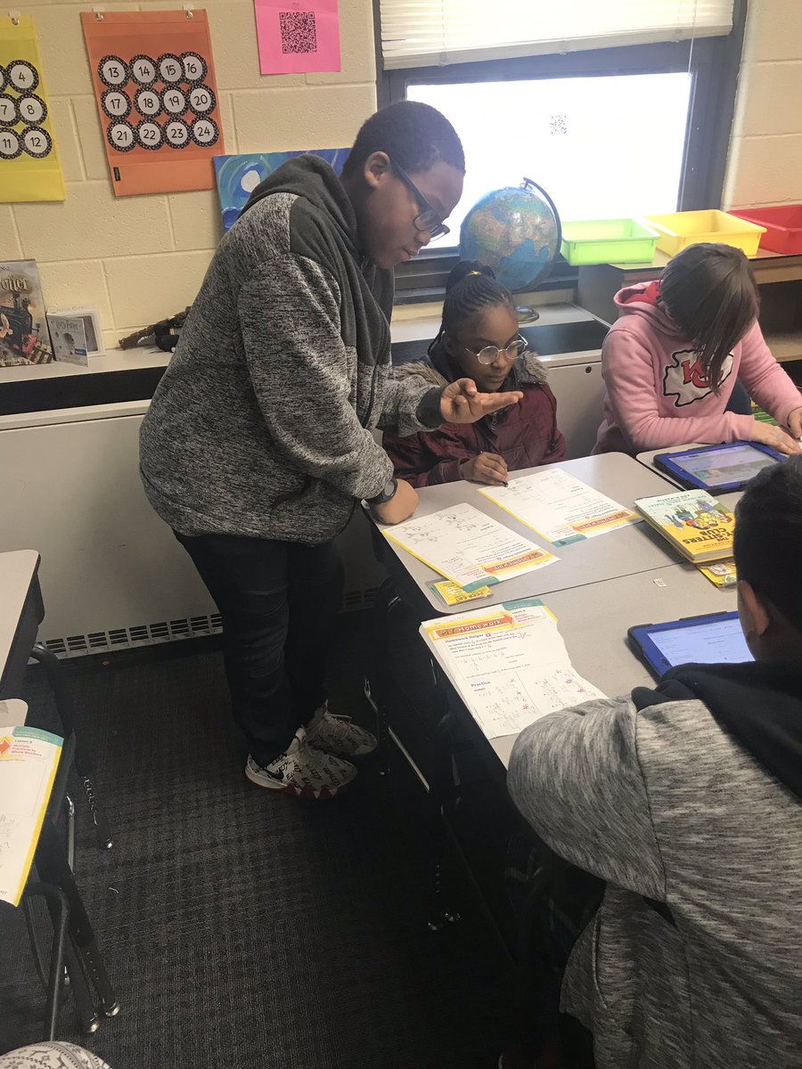 MsCombsSE's tweet photo. Students as teachers just warms my heart!!! 🥰 @MTEUSD202 https://t.co/gTDYXYfZME