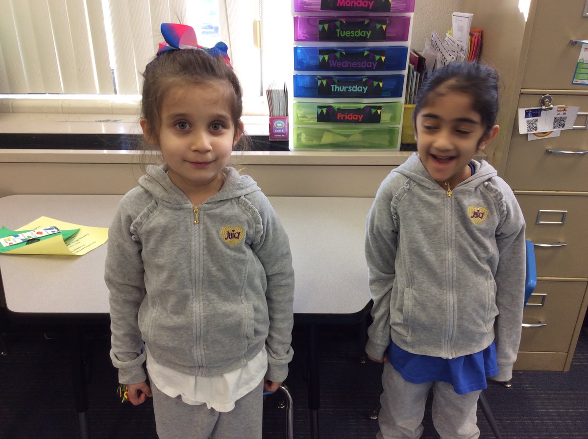 AshlineKelly's tweet photo. Kindergarteners and first graders on #twinday at Roy DeShane School! Students showed #spikestyle and earned this special day :) https://t.co/YYvRFbYdzk