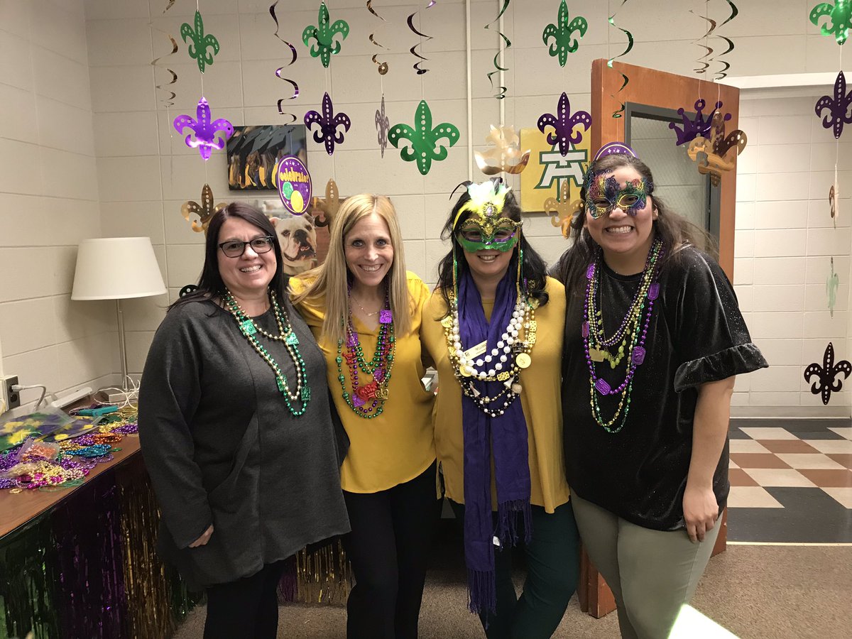 SassyTPanda's tweet photo. Mardi Gras Celebration!! CSP peeps know how to celebrate! #csp #hartofeducation #mardigras2019 @atugradcollege https://t.co/x0MveOeSE0