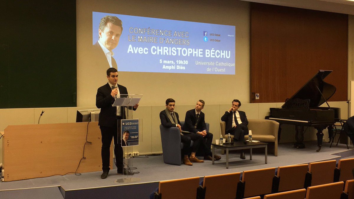 Ucodebat's tweet image. C’est parti pour la conférence de Christophe Béchu, maire d’@Angers !
