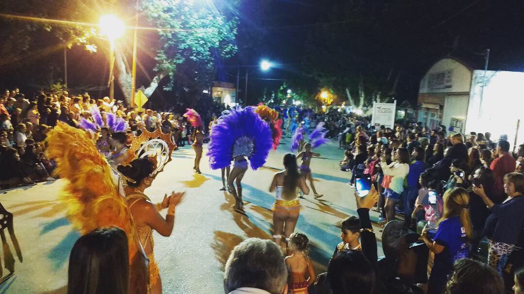 El cierre de la amplia grilla de espectáculos gratuitos de verano tuvo su broche de oro este fin de semana con los #carnavales en pleno centro de #ichocruz . Gracias a todos los que nos acompañaron 👏👏 <a href="/turismocba/">Córdoba Turismo</a>