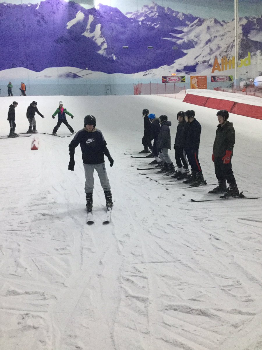 PeDeptOakwoodA's tweet photo. We are starting to see some fantastic progress from our Post 16 Duke of Edinburgh students, who have been learning to ski for the skills section of their bronze award. Well done lads! @LearnAtChill https://t.co/3MrjMRrEwB