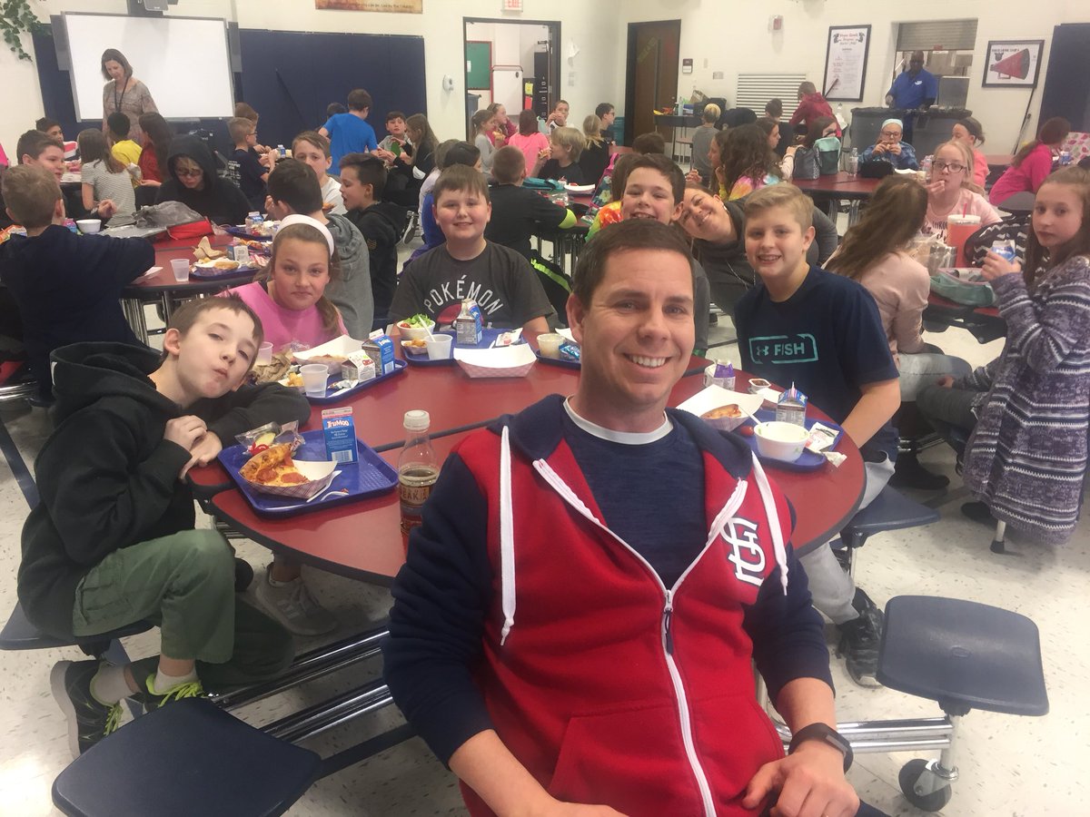 SCE_porter's tweet photo. Mrs. Melton sneaking in our picture! #DragonsDineTogether #SCEsoars https://t.co/zOZaAcGwRs