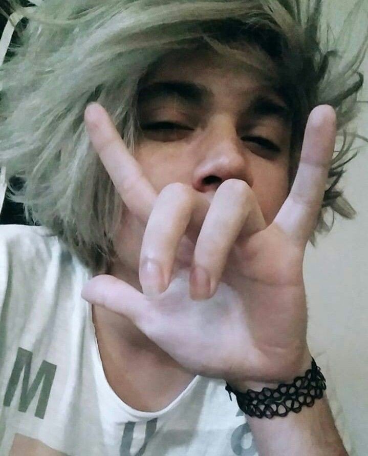 EmoDeMierda_'s tweet photo. Extraño su pelo Rubio (? ndeah. https://t.co/MG9LGC5gxl