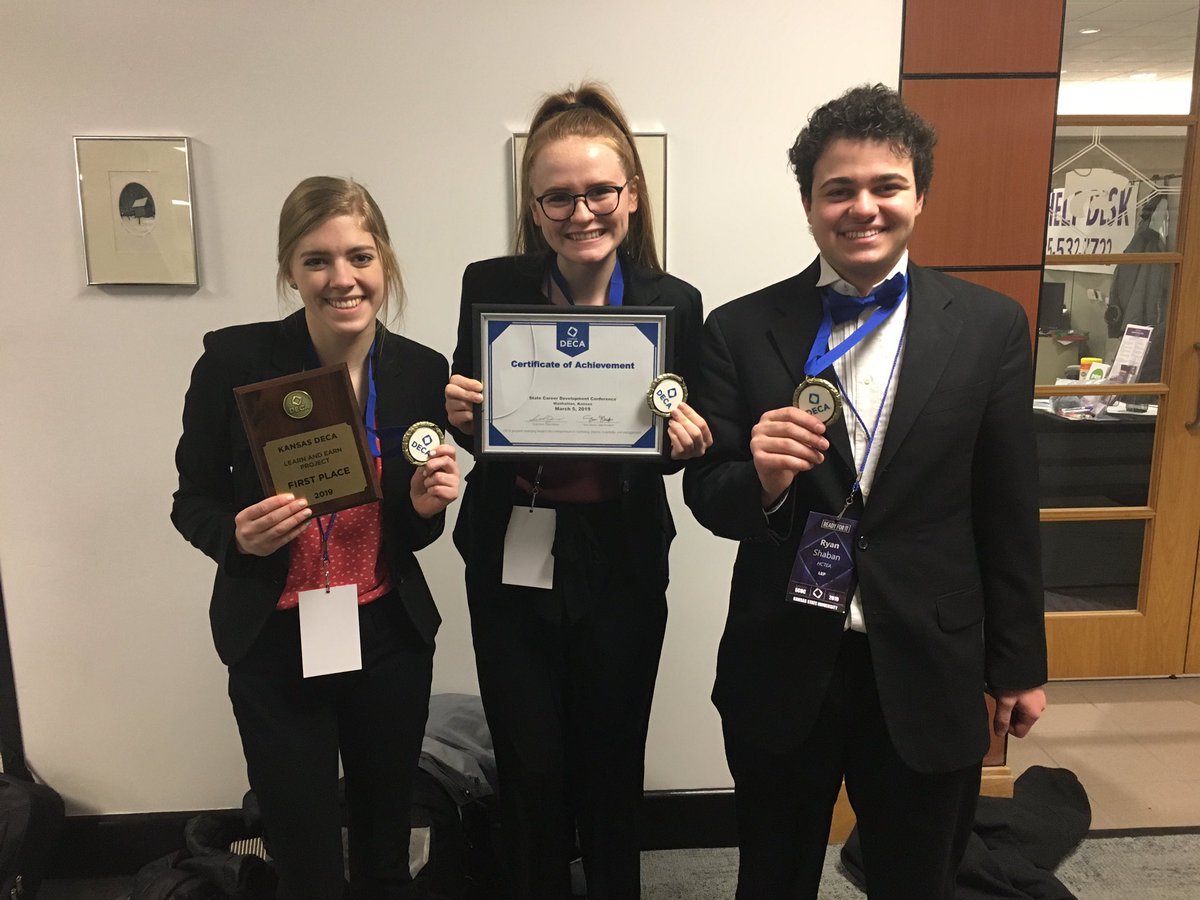 MrCoachEvans's tweet photo. Congrats to our 1st Place LEARN AND EARN group. #StateDeca #SweetTreat https://t.co/3A47vHbqVc