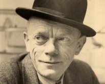 FalsoMutis's tweet photo. #DolorDeMuelas es una obra de teatro clown/musical basada en textos de Karl Valentin que fue un comediante de Baviera, intérprete de cabaret, clown, autor y productor de cine y quien a veces era llamado el Chaplin de Alemania. https://t.co/mPl14xriuR