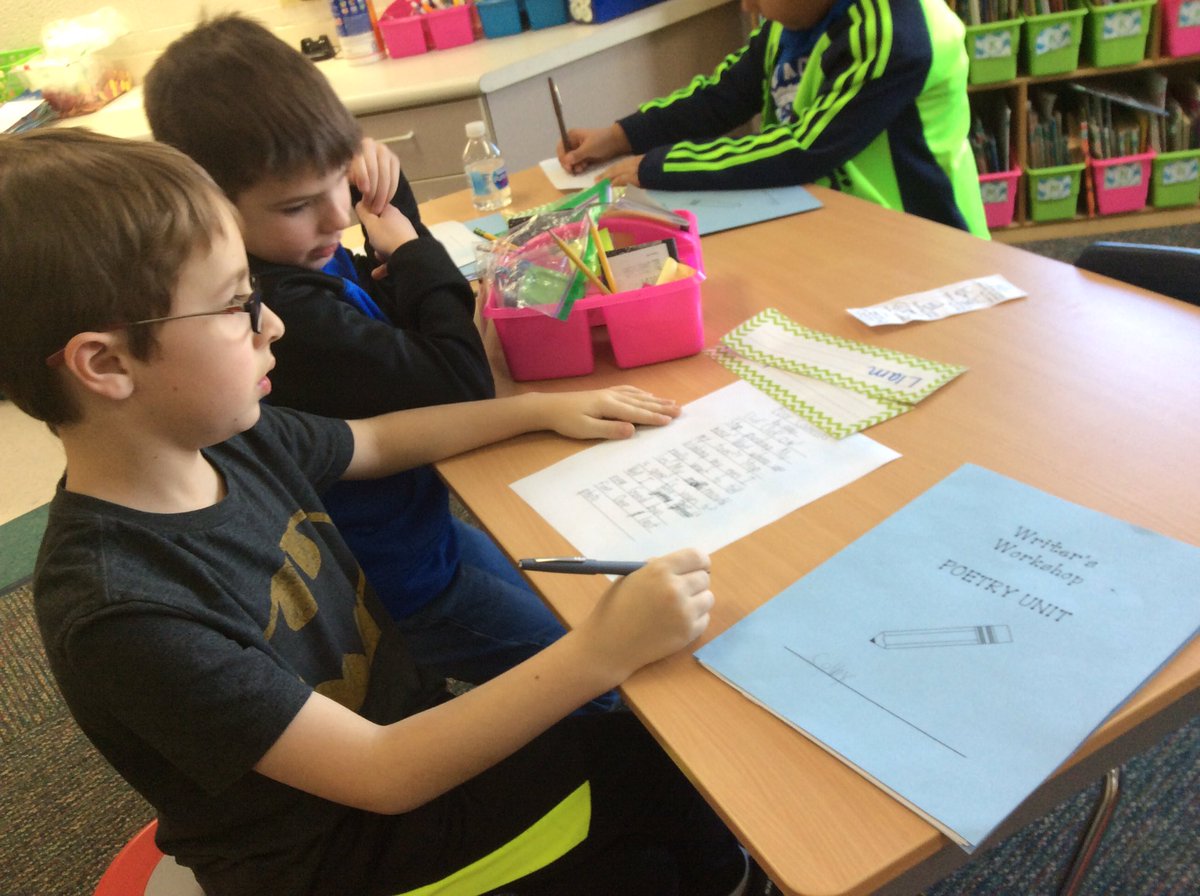 AnnaTyrrella's tweet photo. Writing poetry and conferencing together during Writer's Workshop! https://t.co/99VCQ4UvFt