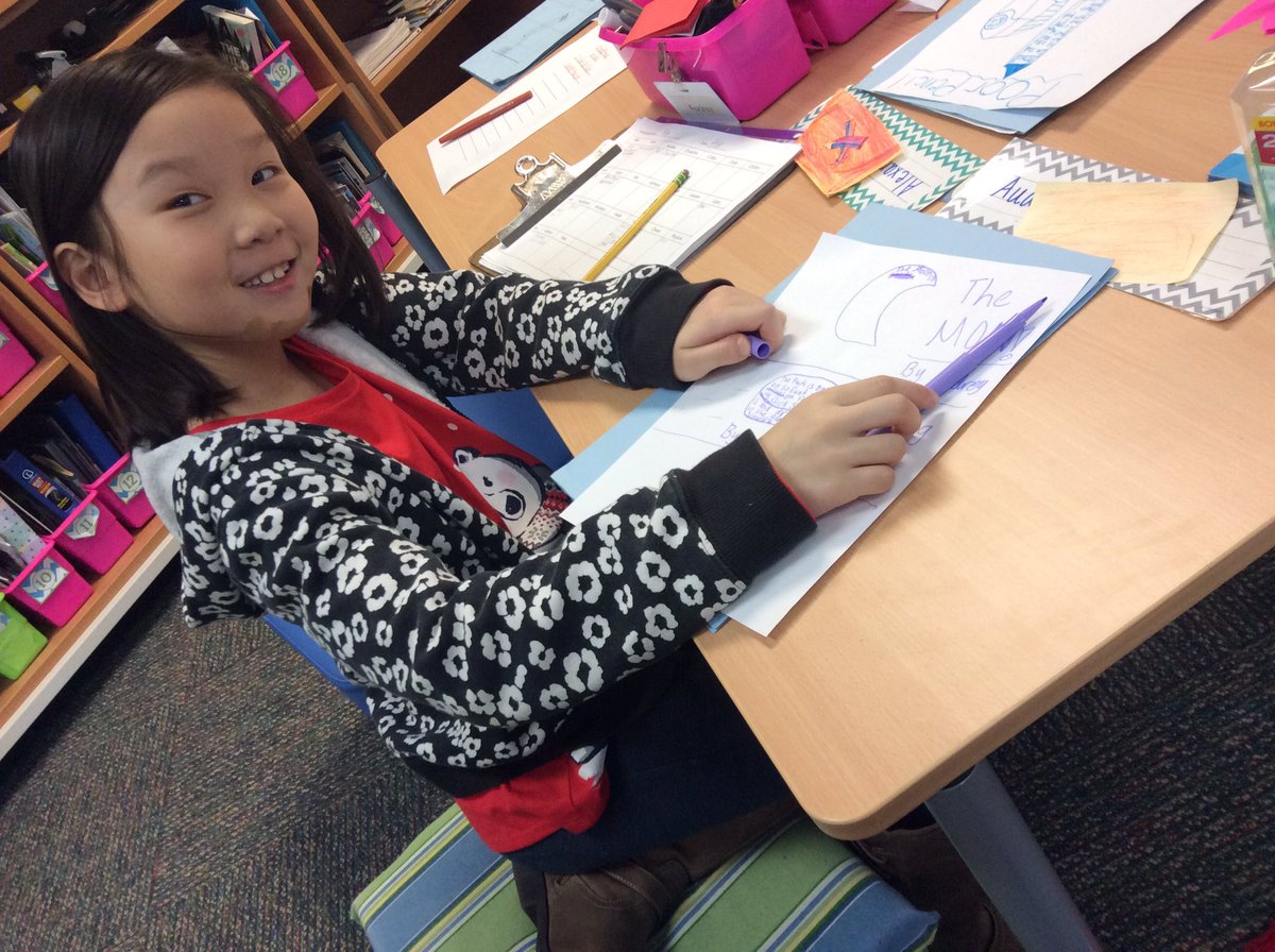 AnnaTyrrella's tweet photo. Writing poetry and conferencing together during Writer's Workshop! https://t.co/99VCQ4UvFt