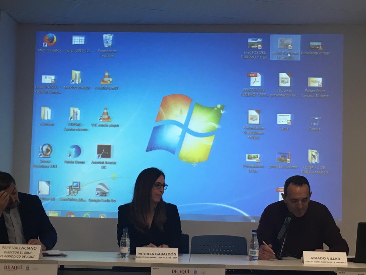 Llegamos a la última mesa de la II Jornadas de Turismo Camp de Túria, hablamos ahora del alojamiento con Patricia Gabaldón de <a href="/AdHocParque/">Hotel Ad Hoc Parque</a>  y Amado Villar de Hotel Puerta de la Serranía. #TurismeTuria