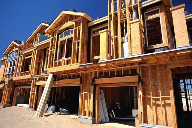 La <a href="/SCHL_ca/">SCHL</a> espère que chaque #Canadien aura accès à un logement abordable d'ici 2030, et elle a élaboré un plan pour y parvenir. L'agence fédérale responsable du logement estime que pour atteindre cet objectif de 2030 ➡️ tinyurl.com/y6hluqb2 @La <a href="/PresseCan/">La Presse Canadienne</a> #PolMtl #Habitation