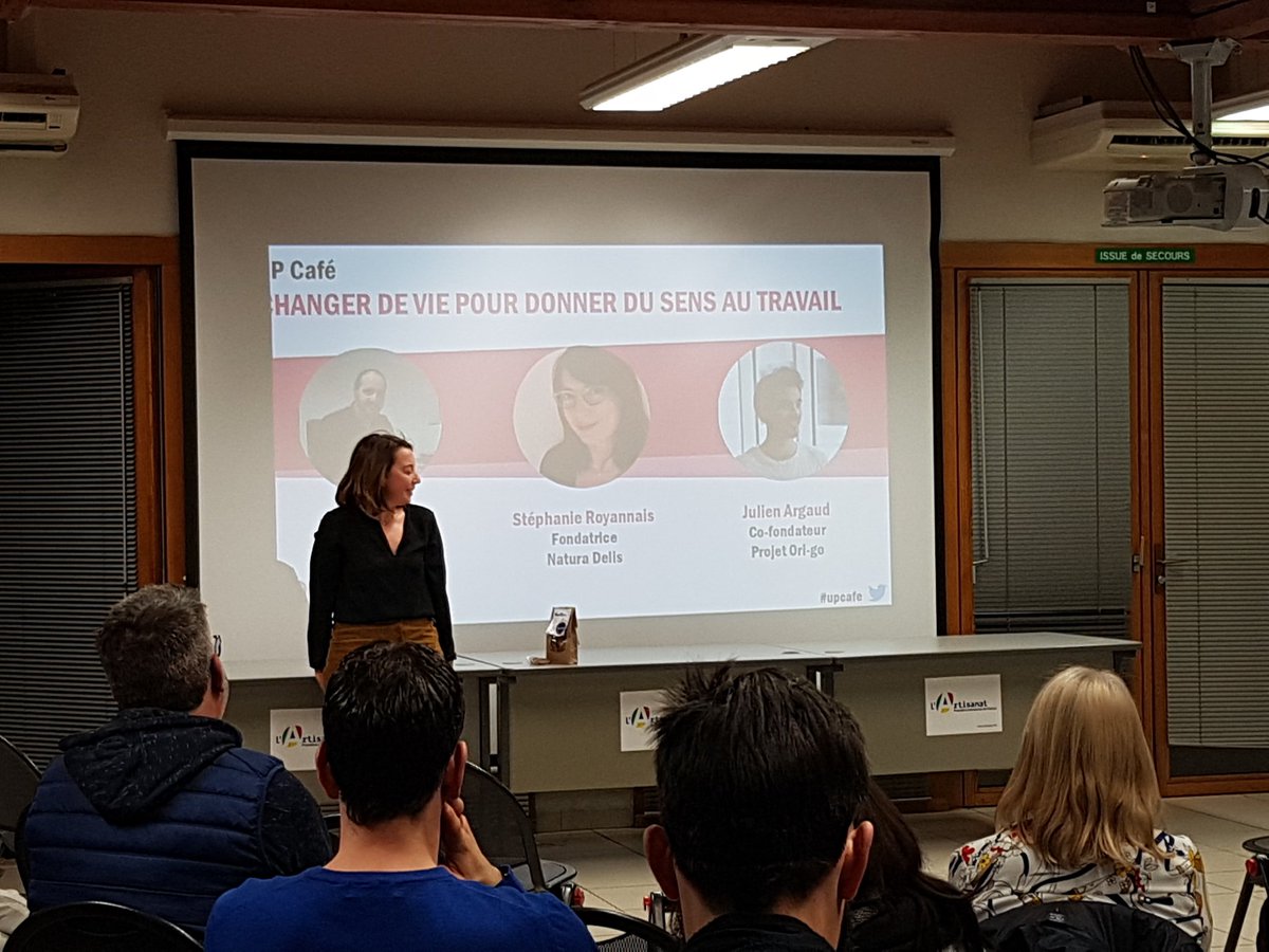 JuliePerr1's tweet photo. Merci à nos 3 intervenants ce soir qui nous prouvent qu'il suffit d'oser pour s'épanouir et donner du sens à sa vie professionnelle. Bravo à Thierry Bruyère (Ondaine Agro), Delphine Royannais (Nature Delis) et Julien Argaud (@peo_studio #origo) https://t.co/vT4AR8DEgS