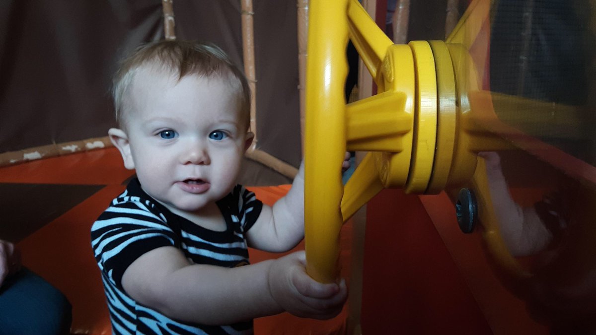 Michael67401741's tweet photo. @UNDEducation #undearlychildhoodeducation #ece #undProud UND teacher education. Hands on exploration. Early Childhood Ed STEM for Infant Toddler rocks. Oobleck discoveries build neural networks. #brainbuilders https://t.co/8tuQ9CgDel