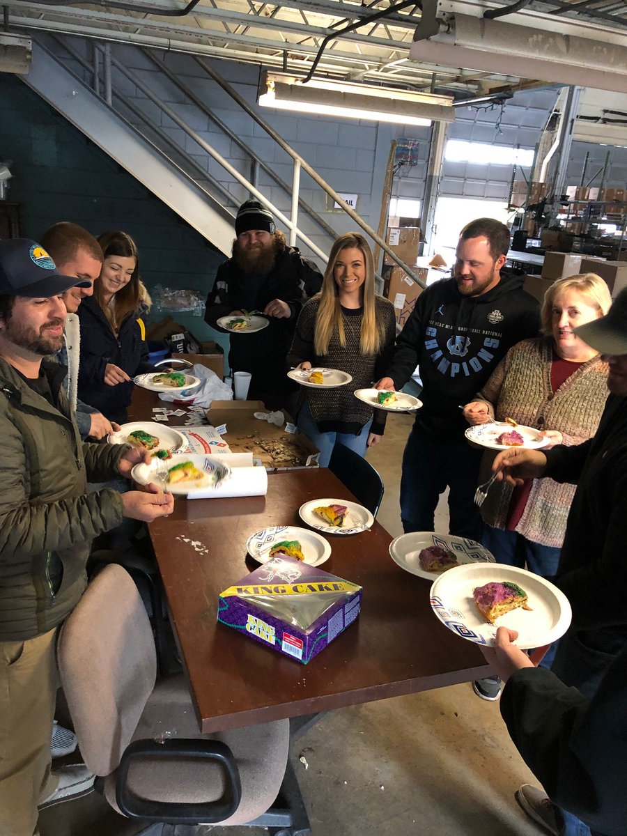 DryCASE's tweet image. Celebrating #FatTuesday with a delicious King Cake!