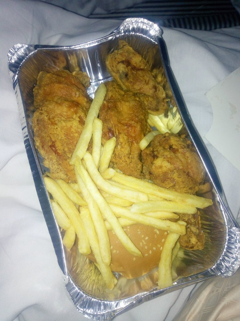 AlhafizNafiu's tweet image. Wen ever u visit Prophet's Town #Madinah try this Chicken @Albaik King Fahad Way... Thank Me Later..😆