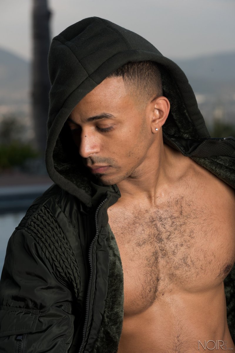 QueerClick's tweet photo. Zario looks fit as fuck, the JJ Malibu briefs are bulging invitingly and the backdrop of LA set the mood for this epic set. https://t.co/cLBVzvce80 @noirmalexxx https://t.co/3ZK8tbtpoI