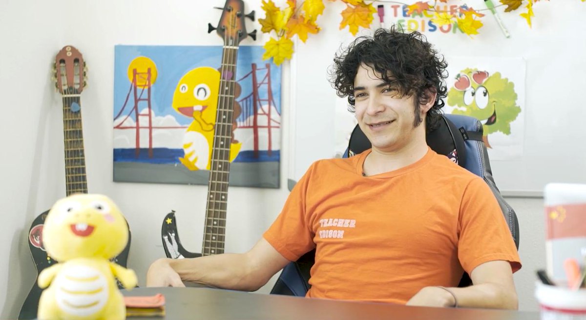 TheVIPKIDLife's tweet photo. When you have a little break in your busy schedule, check out Teacher Edison's amazing story! https://t.co/BxsVZTt5B9 https://t.co/UPdU7k8cVE