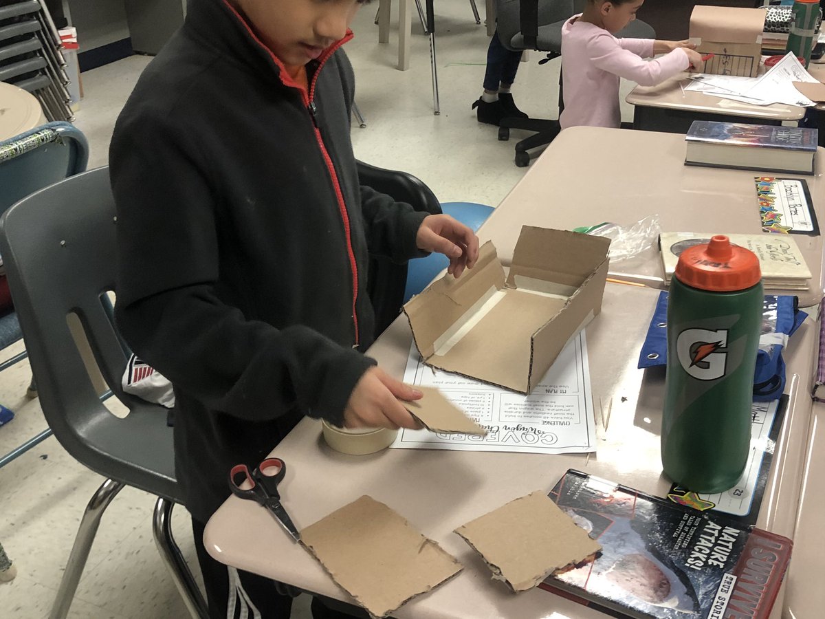 Fourth graders building their STEM Wagons to move west! #LibEagle19