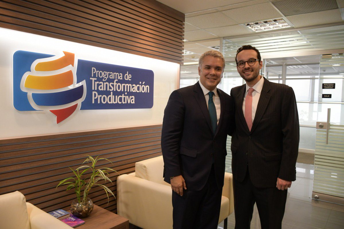 camilofds's tweet photo. Recibimos en @PTPColombia la visita del presidente @IvanDuque. Con nuestro equipo reiteramos el compromiso de trabajar por la productividad de las regiones y sus empresas, para que produzcan más, con mejor calidad y mayor valor agregado, y así contribuir al crecimiento del país. https://t.co/OmouFvtwaC