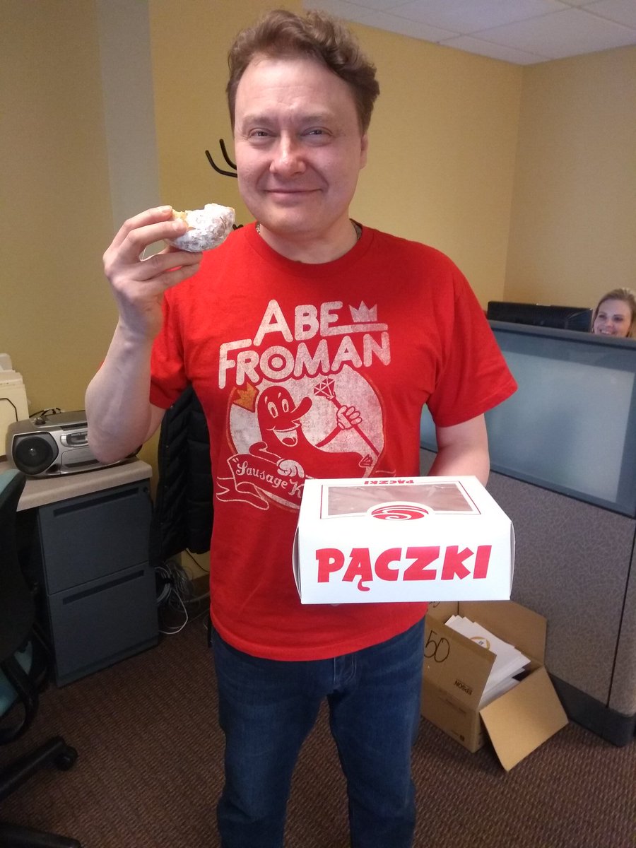 NateNatale_HPC's tweet image. @HPCTweets director of partner relations @cdocchio1 is ready for #Chicago and #HPC19! #sausagekingofchicago #PaczkiDay #FatTuesday #saveferris