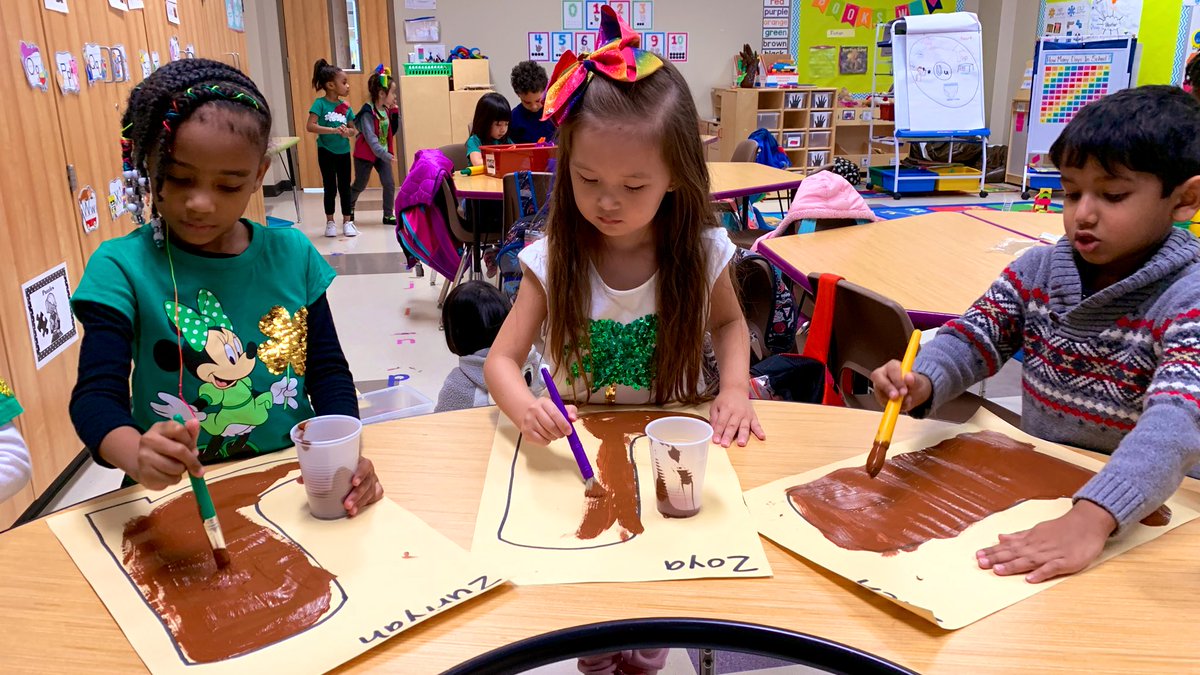 msgossettprek's tweet image. Learnin’ about Texas and paintin’ boots! @DukeElem #prek #iteachprek #texas