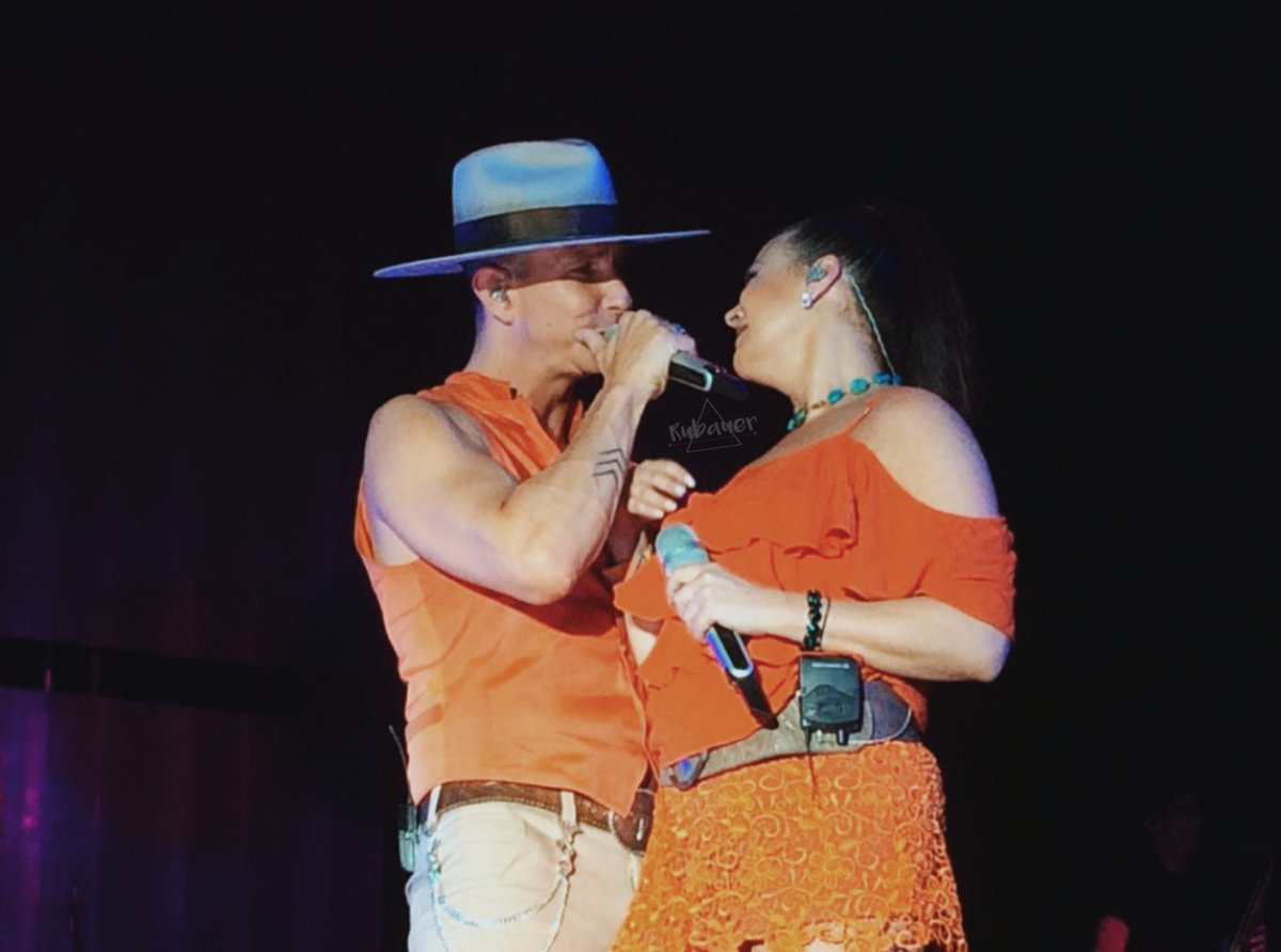 Rubauerfans's tweet photo. Nuestro favs, siempre tan divertidos y juguetones! 

📍| Foro GNP, Mérida Yucatán 
📆| 02.03.19 
📷| @JackieRomeroA ~ @andrea_ferrer05 
#timbiriche #alixbauer #erikrubin #rubauer https://t.co/IhAAlmtWXb