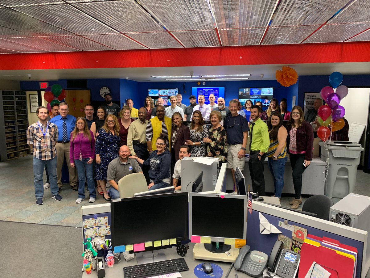 EdFScripps's tweet photo. Passing of the torch in Tucson!  The incredible KGUN/KWBA team celebrating former GM, Leon Clark, and welcoming news VP/GM, Kara McNeeley. https://t.co/ZcSsmej8e4