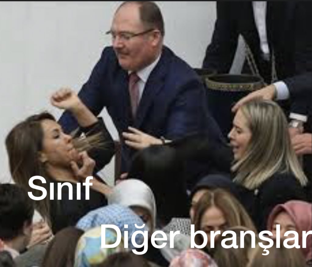 Zeynepe69246703's tweet photo. DoğudaSınıfçı AçığınaAtama

Branş kavgalarında son durum (temsili) 

Sın��f tek diğer branşlar hepsi 
Branşımıza sahip çıkacağız 💪🏻😊 https://t.co/MNFc05jWoF