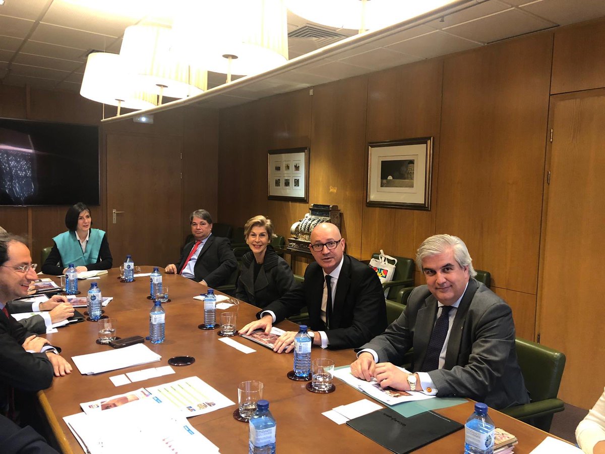 jrestrp's tweet photo. Reunión clave con @elcorteingles en Madrid. Abrimos oportunidades para promocionar a Colombia 🇨🇴 como destino turístico y aumentar las ventas de nuestros productos en España. Con @PROCOLOMBIACO y @MincomercioCo llegaremos a más consumidores. https://t.co/AXNjHVbvzF