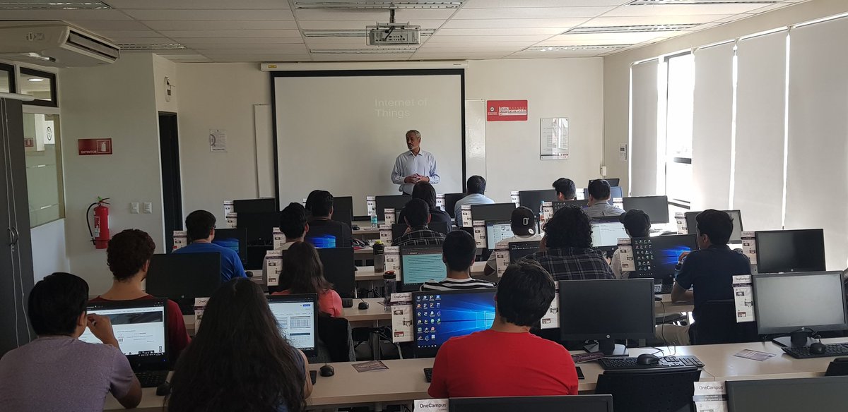 eduardoquiroga's tweet image. Incorporando #IoT #Ingeniería #Aplicada en los tópicos de especialidad, planteando desafíos de impacto social, junto al profesor @elNegrodeIOT en #FIUNAB @uandresbello