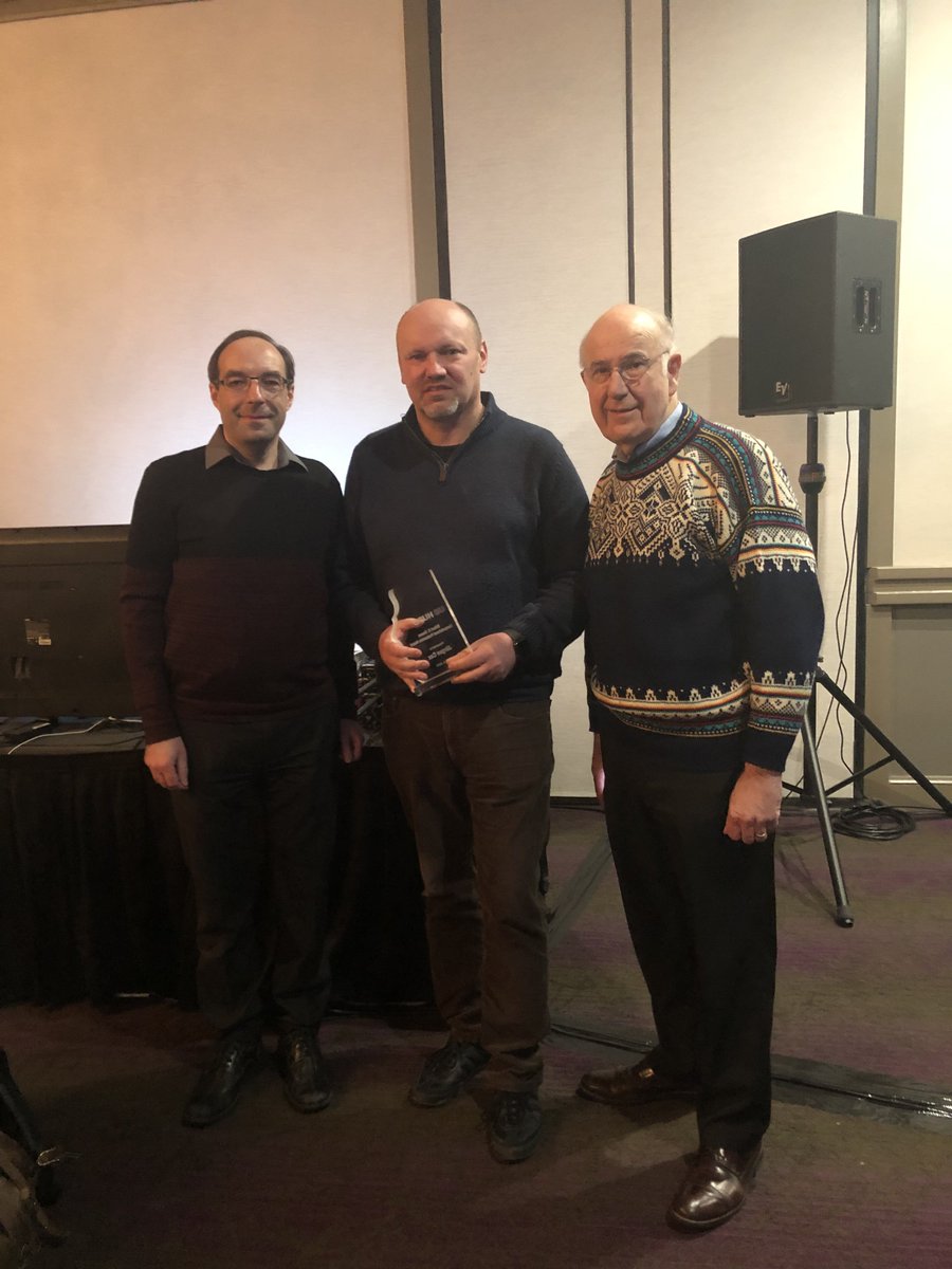 We are delighted to congratulate Jürgen @MPI_Biochem for receiving the Gilbert S. Omenn #computationalproteomics Award at the @USHUPO for his dedicated work on computational approaches to analyze large scale #massspectrometry data.  🍾🥂 #proteomics #maxplanckpress