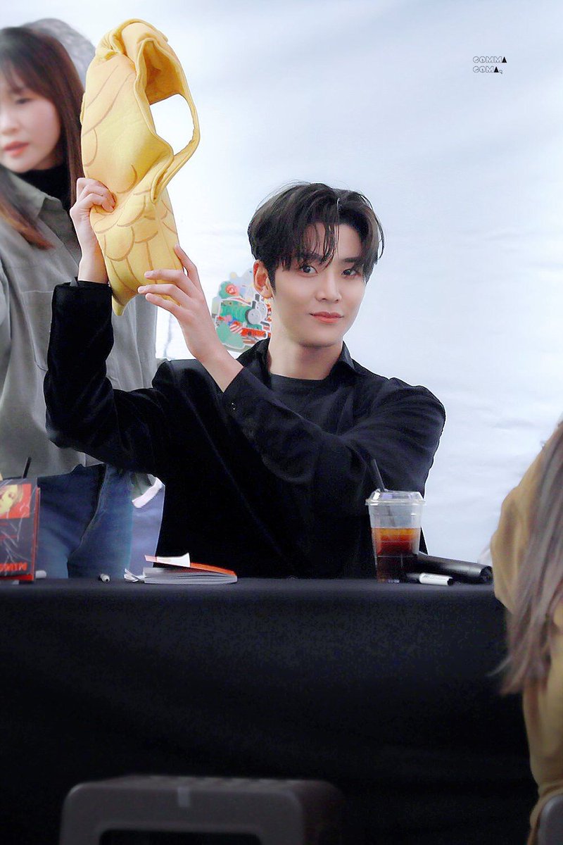 rowoonspics's tweet photo. 190302 ♡ comma코마

#로운 #rowoon #sf9 @sf9official https://t.co/OhaaDvvDJE