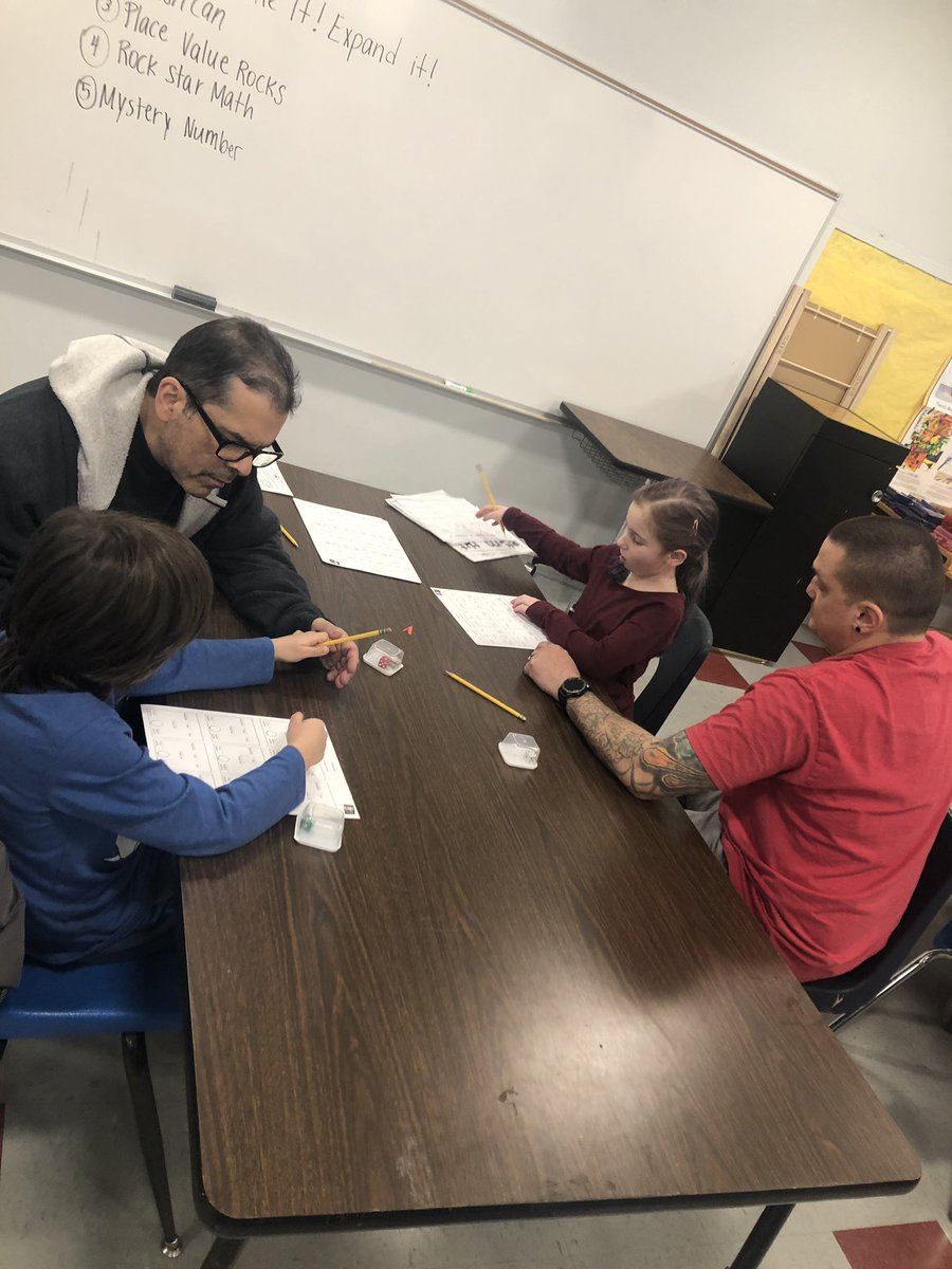 MissQuaglia's tweet image. Family math workshop working on place value! Our favorite was the trash can game 🗑 🎲 #HazletProud #familyworkshop #futurereadynj @SchwarzHeather @MRSroadrunners