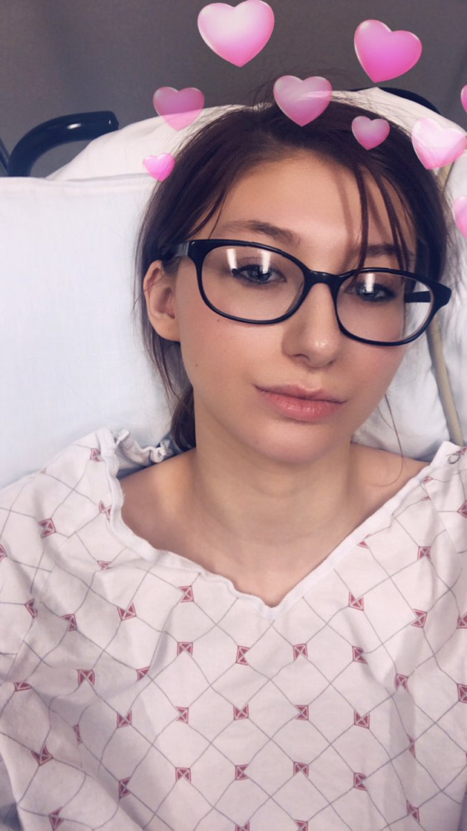 Edith31911611's tweet photo. Im sorry guys.. im in the hospital again. 😢 hope my blood levels come back ok. https://t.co/V6omcB338s