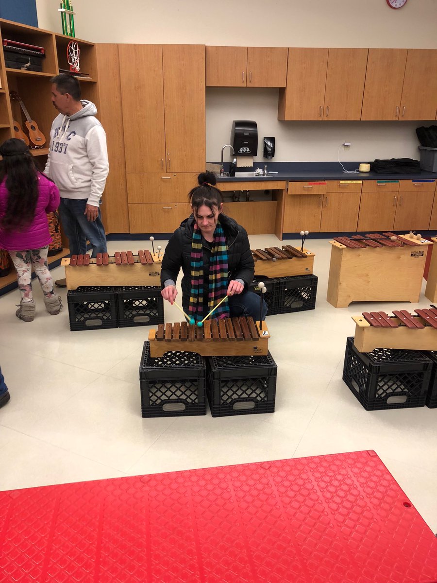 juneritchlin's tweet photo. #castleberryisd Tonight, in Mr. Reeves’ music class at CE, even parents were invited to try out the instruments. What a sweet sound! https://t.co/ztAHJXeJm6