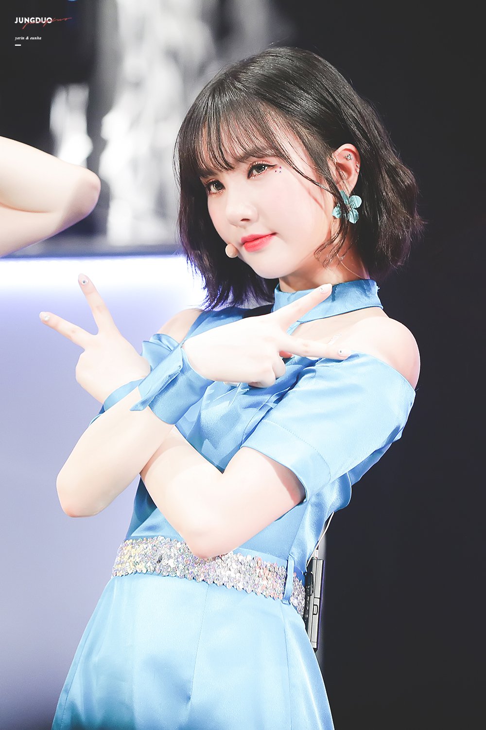 D070BO0U8AEyfkt.jpg:large