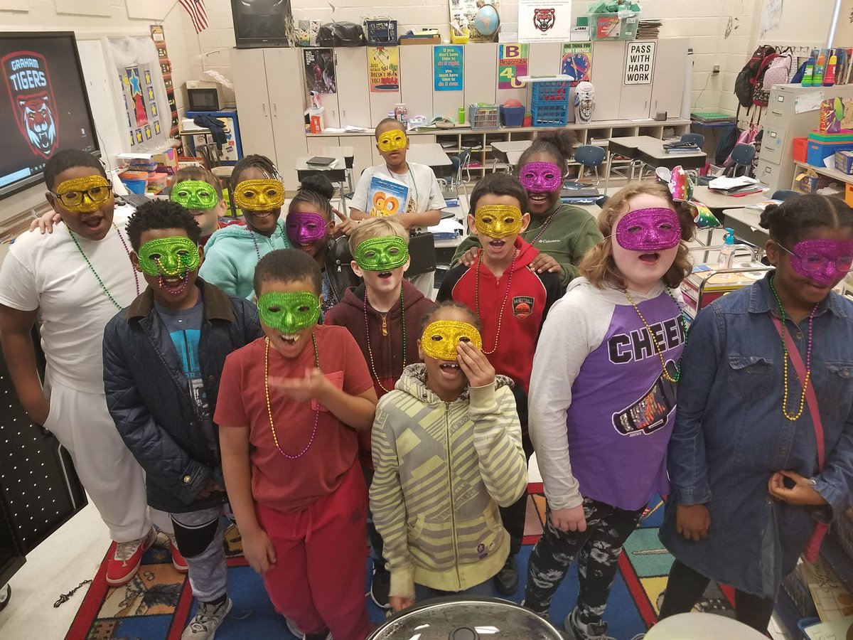 MsPinsonGES's tweet photo. Happy #MardiGras from my 4th grade! We just let Nola think it started there.  #alabamahistory #grahamschool https://t.co/KZsFNhlznd