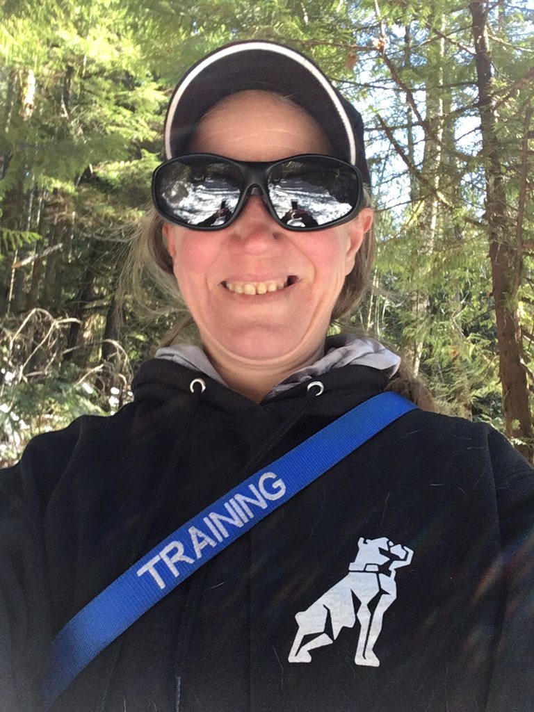 TimelyDottie's tweet photo. #dogwalking #hikingadventures #lifeisgood #livingthedream https://t.co/FMnhSxdJMt