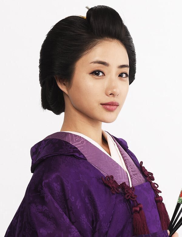 あかり Twitter પર 映画だぁぁぁ嬉しいぃぃぃ まさかの時代劇だけど コメディらしいのでとっても楽しみ ほんでまぁ生え際の綺麗なこと 笑笑 この時代劇ヘアで生え際とおでこの綺麗さ際立ってるわぁ 石原さとみ さとみん会 T Co 58csnxmwo1 Twitter