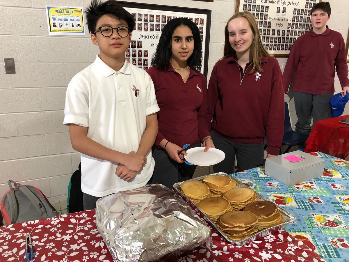 MrAluzzo's tweet photo. Shrove Tuesday was amazing with delicious Pancakes! Good work today Student Council! Thank-you for serving your peers and raising money for a good cause. #FatTuesday #ReadyforLent #StudentsServingStudents #canadiancancersociety ⁦@HumansOfSacred⁩ ⁦@SacredHeartCHS⁩ https://t.co/7Rjxrjd2Hn