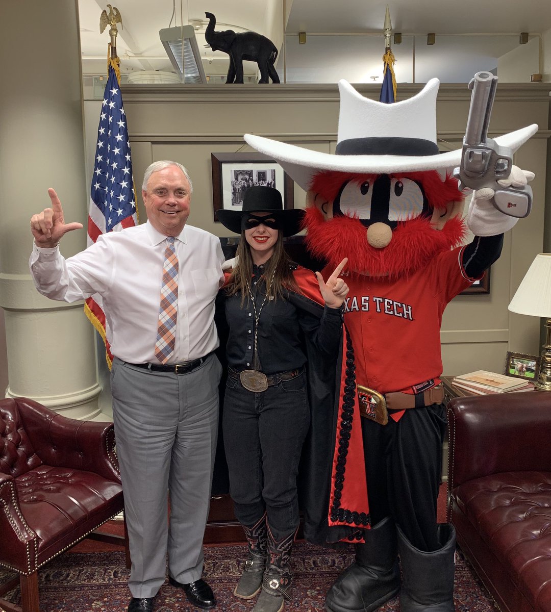 DrewDarbyTX's tweet photo. @TTUSystem Day at the Capitol! Students and Roscoe D. Ram from @AngeloState, and then @ttu_maskedrider and @TTURaiderRed stopped by the office! Thank you for coming by! @TexasTech #WreckEm #txlege https://t.co/vdxN21bE1Y