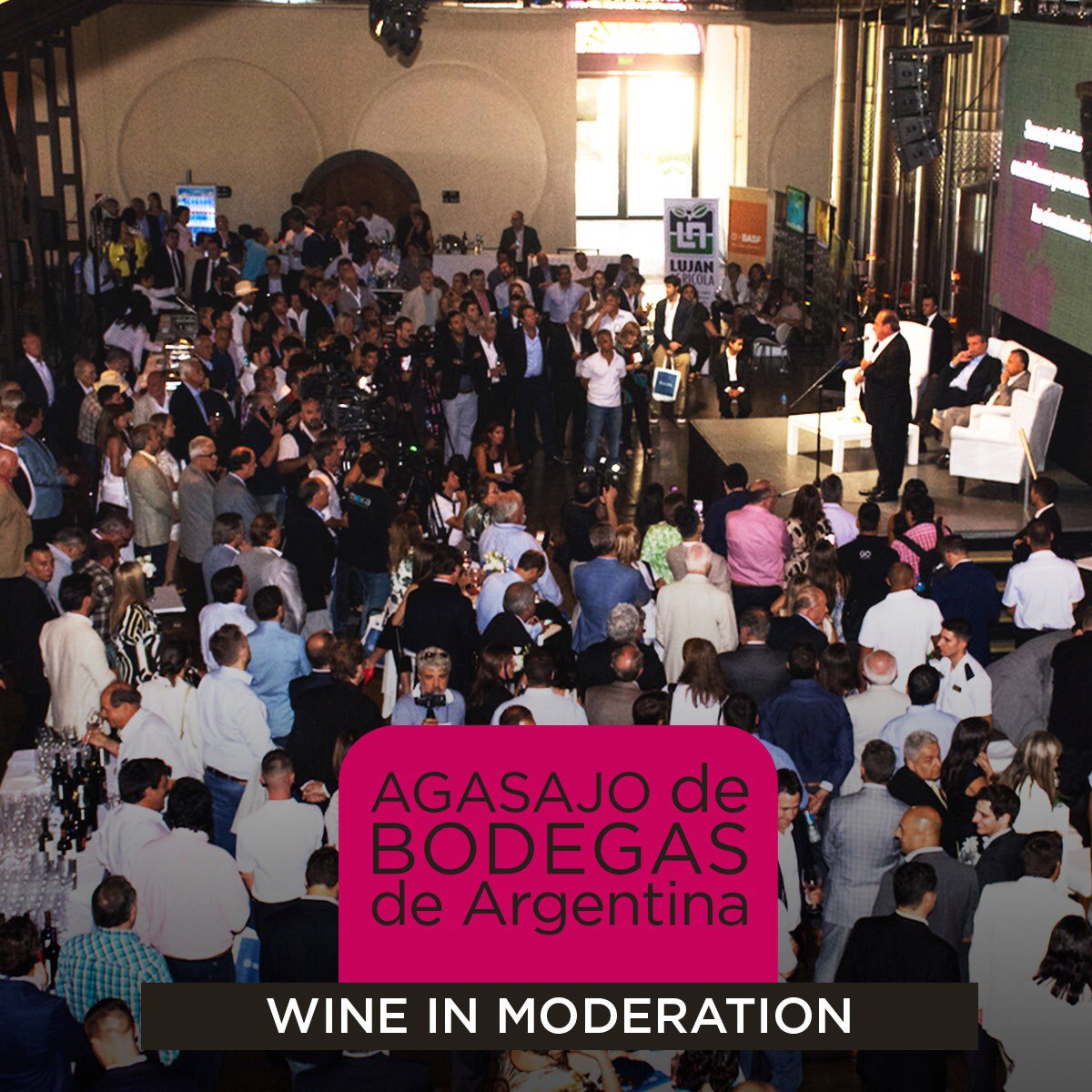 WIM_Arg's tweet photo. Como parte del programa Wine in Moderation de consumo responsable de vino, en el evento estarán a disposición puestos de agua @aguasierra. Bebé vino responsablemente, intercalá siempre con un vaso de agua. #TipsWIM
Entradas disponibles: https://t.co/lFzSyMBRIQ https://t.co/XhJq0BjIji