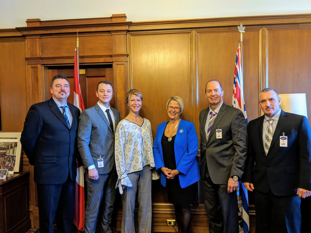 NewWestFF's tweet photo. Local 256 met with #NewWest MLA, @DarcyJudy at the @BCLegislature today!
Judy is a passionate advocate for Firefighters and the many issues they face. Whether it's tackling mental health issues or presumptive cancers, we're proud to have her in our corner!
#NewWestFire @bcpffa https://t.co/Gb2oWNElqx