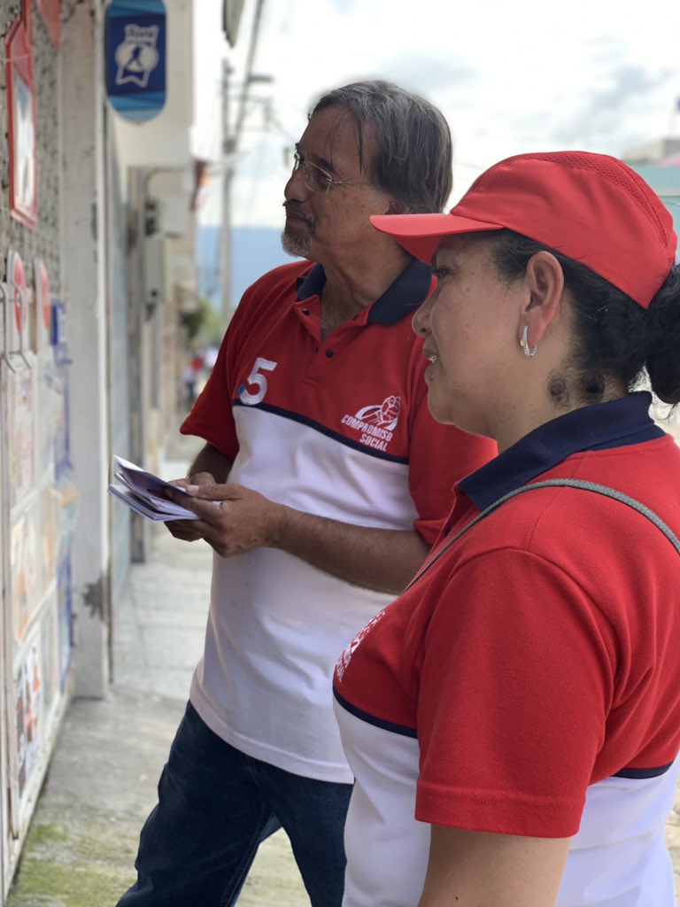 1MarioCardenas's tweet photo. Esto es lo más importante, saber escuchar a la gente y recibir, con las manos extendidas, sus puntos de vista, para #RecuperarRumiñahui. Al #AlEquipoDeLasAcciones, nos mueve #LaFuerzaDelCompromiso, esta vez, en #Inchalillo, #SantaClara, #LaVictoria y #Mushuñan! @CompromisoRC5 https://t.co/xVyT5l9GlO