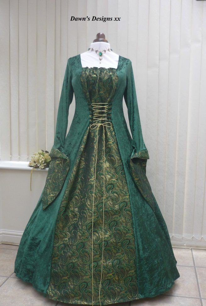 InconsistentCri's tweet image. Left Green and black: Shaki's dress.  Middle red and white: Trilin's dress. 
Right green and gold: Seraphina's dress.